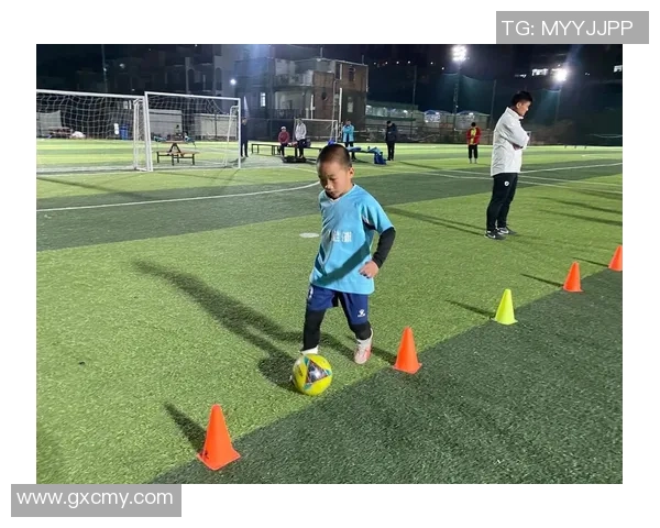 小男孩勇敢求签名感动足球球星全场热泪瞬间成经典